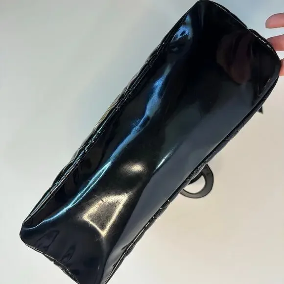 Vintage Y2K Betsey Johnson Black Patent Leather Quilted Handbag - Picture 4 of 8